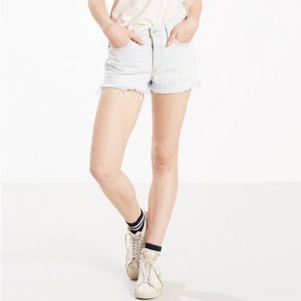 Levi's | High Rise Wedgie Fit‎ Shorts Light Wash Distressed Size 26